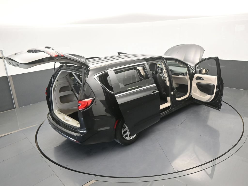 Used 2023 Chrysler Pacifica Touring-L FWD image 66