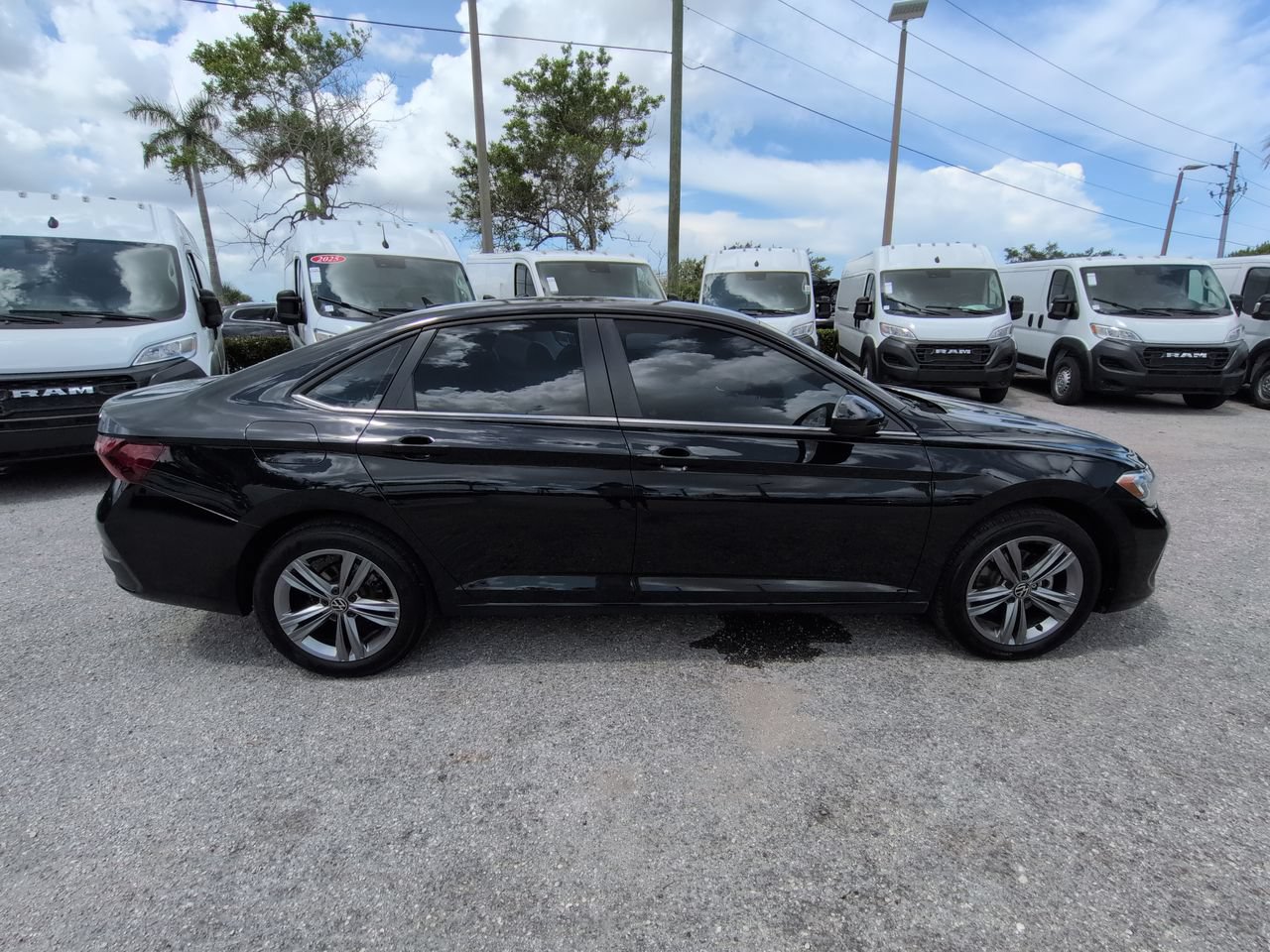 Used 2022 Volkswagen Jetta SE FWD image 4