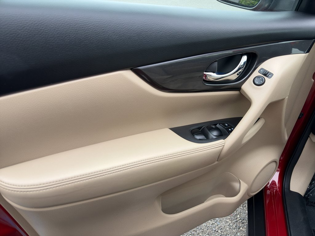 Used 2019 Nissan Rogue SV FWD image 4