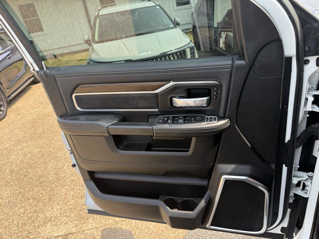 Used 2024 RAM 2500 Laramie w/ Safety Group AWD/4WD image 14