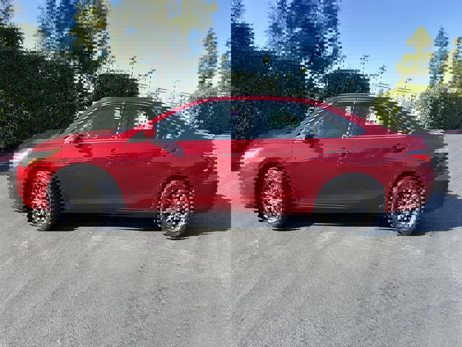 Used 2015 Toyota Camry SE image 3