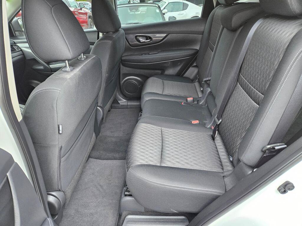 Used 2018 Nissan Rogue S AWD/4WD image 10