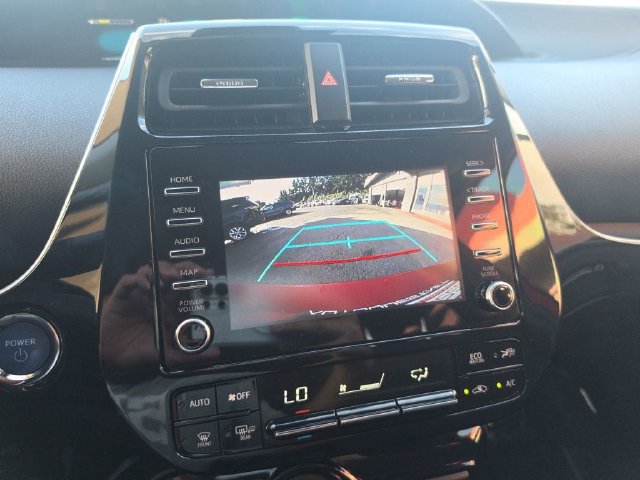 Used 2020 Toyota Prius L Eco w/ Carpet Mat Package FWD image 28