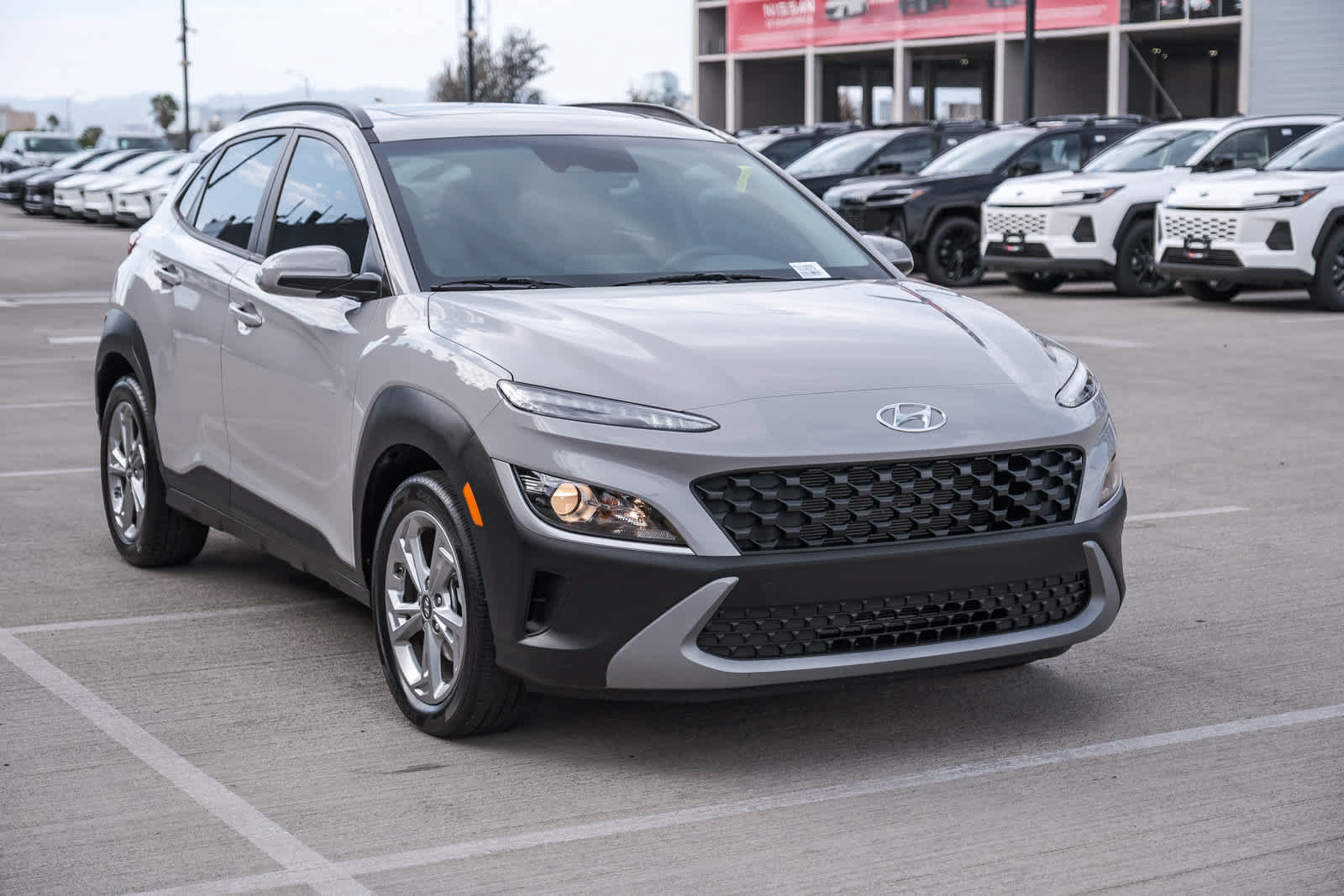 Used 2023 Hyundai Kona SEL w/ Convenience Package FWD image 3