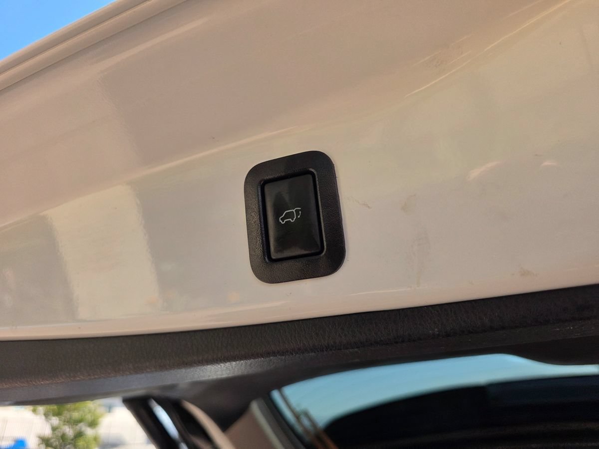 Used 2018 Toyota Highlander SE FWD image 21