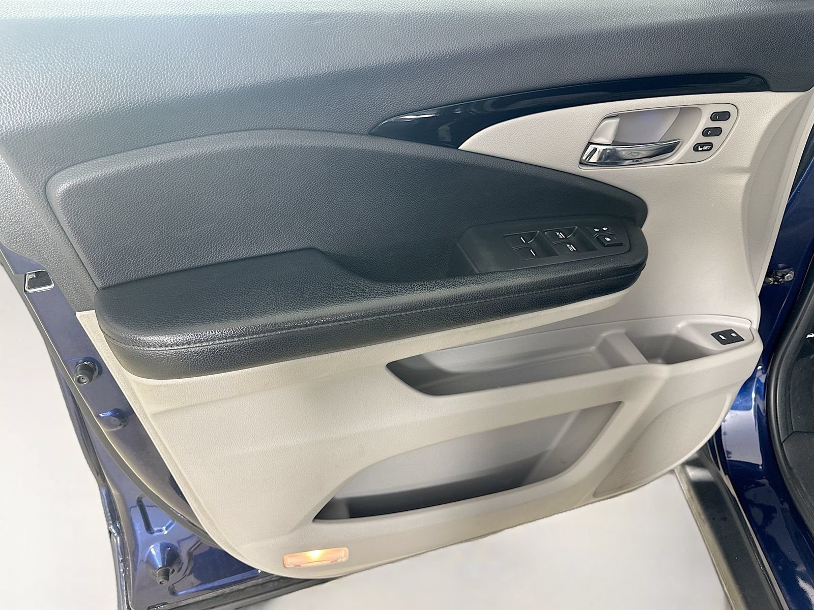 Used 2016 Honda Pilot Elite image 16