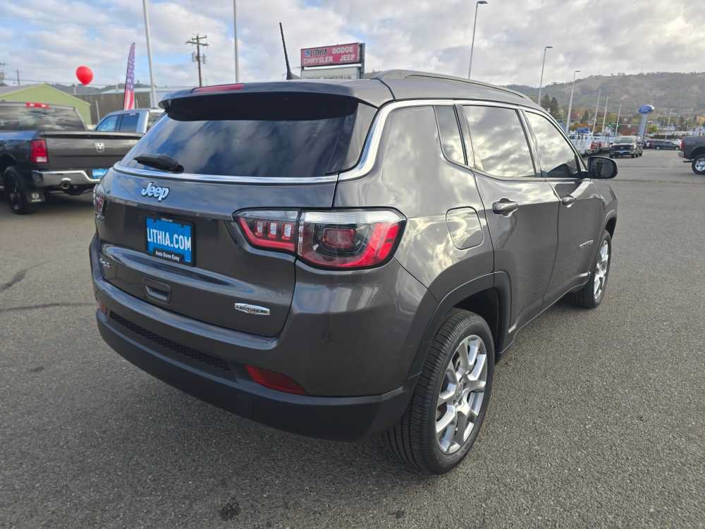Used 2022 Jeep Compass Latitude AWD/4WD image 5