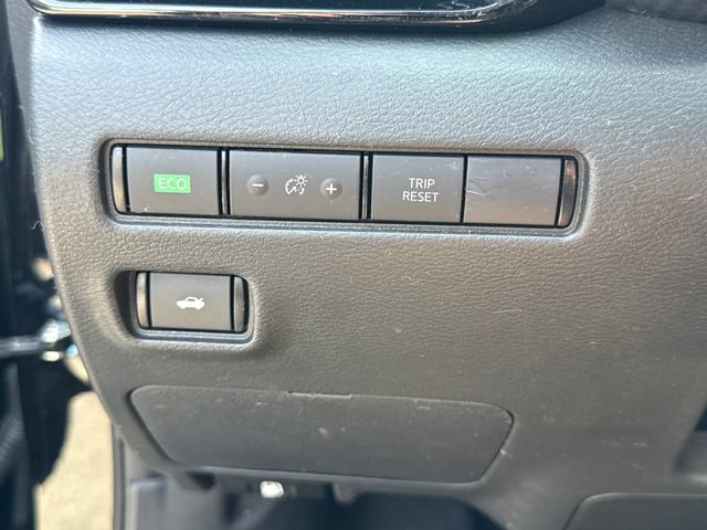 Used 2025 Nissan Sentra SR w/ SR Premium Package FWD image 25