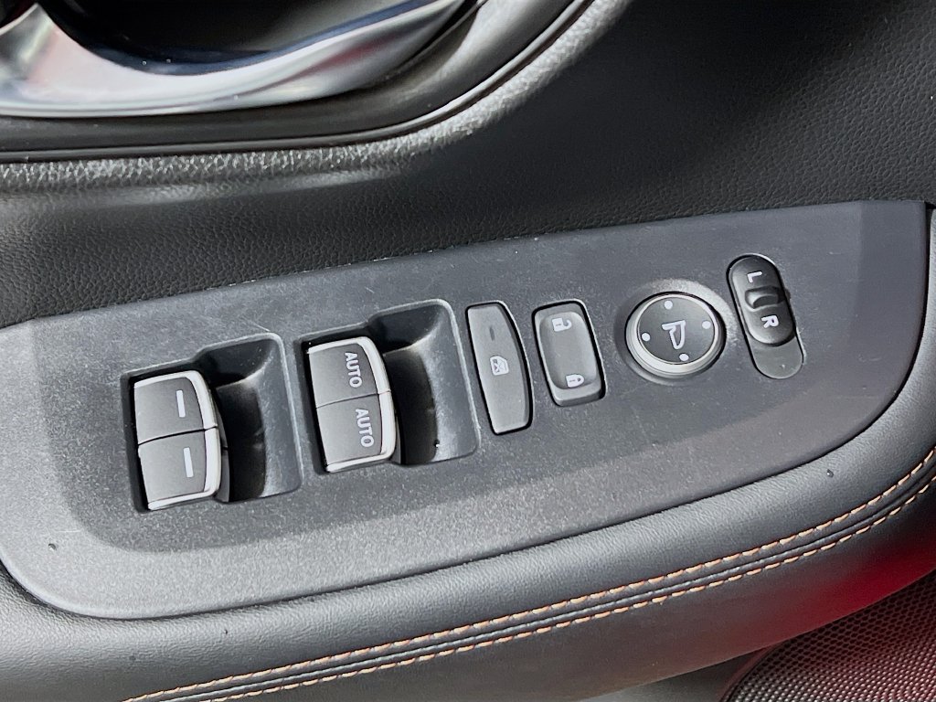 Used 2025 Honda HR-V Sport image 16