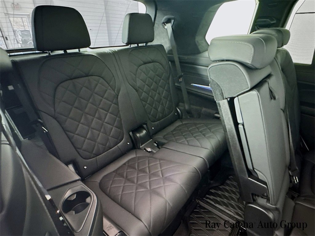 Used 2026 BMW X7 xDrive40i w/ Executive Package image 29