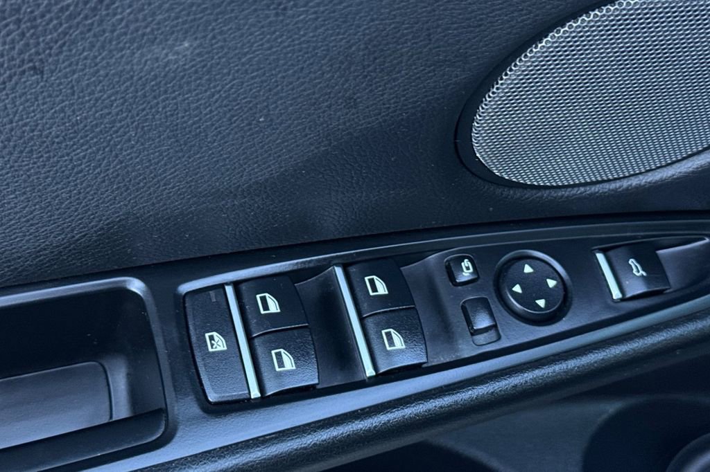 Used 2016 BMW X5 xDrive40e image 11