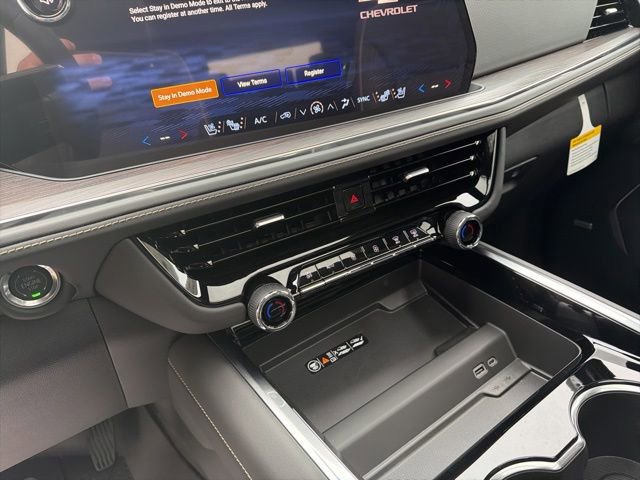 New 2026 Chevrolet Suburban Premier w/ Sun And Tow Package AWD/4WD image 31