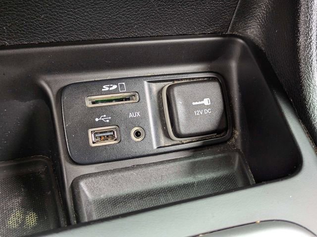 Used 2018 Jeep Cherokee Latitude Plus w/ Comfort/Convenience Group FWD image 22