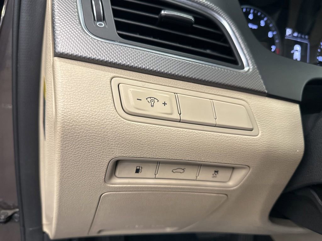 Used 2017 Hyundai Sonata SE FWD image 16