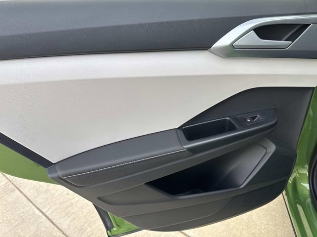 New 2025 Volkswagen Taos SE image 9