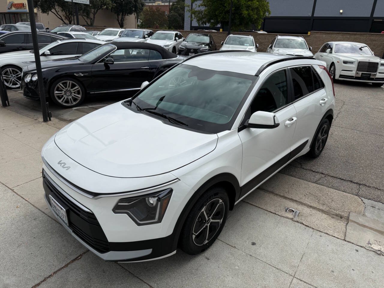 Used 2024 Kia Niro EX FWD image 16