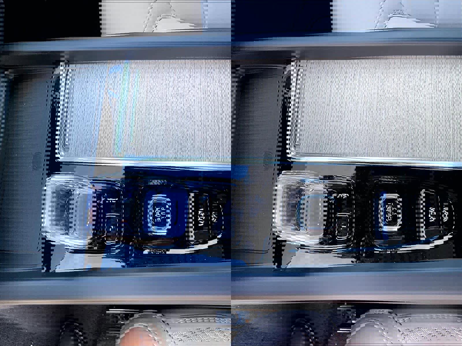 New 2026 Volvo XC60 T8 Plus w/ Protection Package Premier image 10