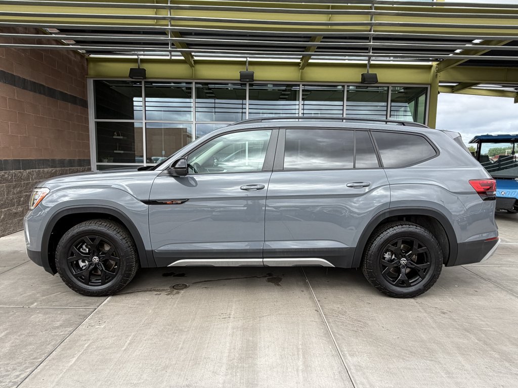 Used 2024 Volkswagen Atlas Peak Edition SE AWD/4WD image 7