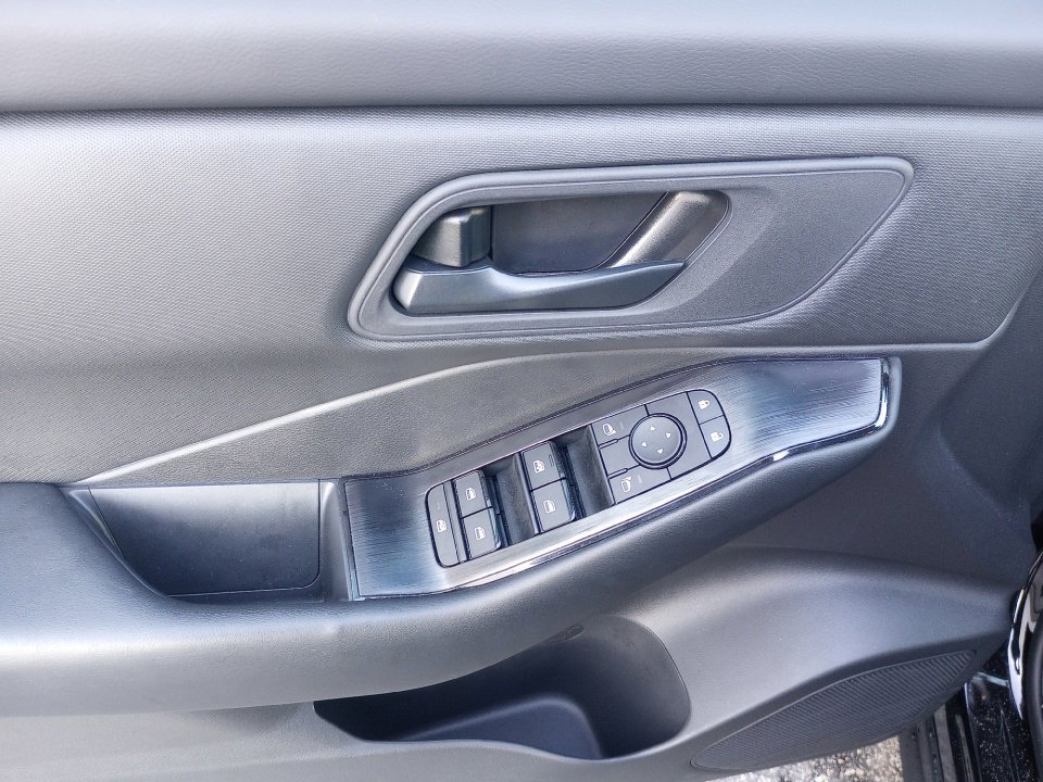 Used 2026 Nissan Rogue S image 32