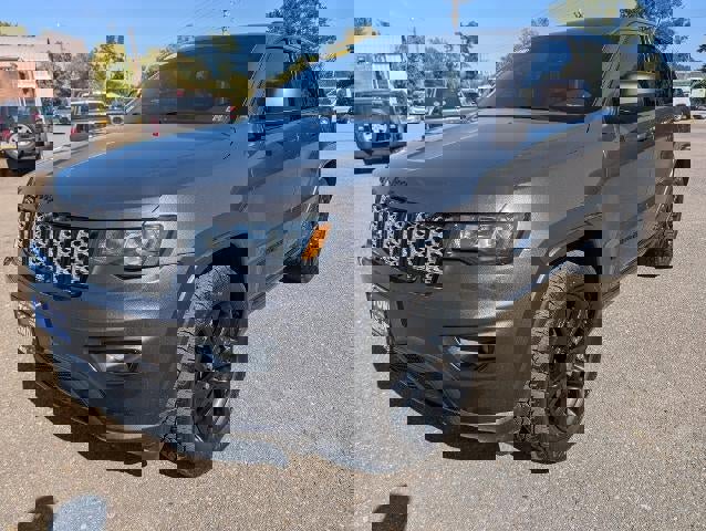 Used 2021 Jeep Grand Cherokee Laredo X image 1