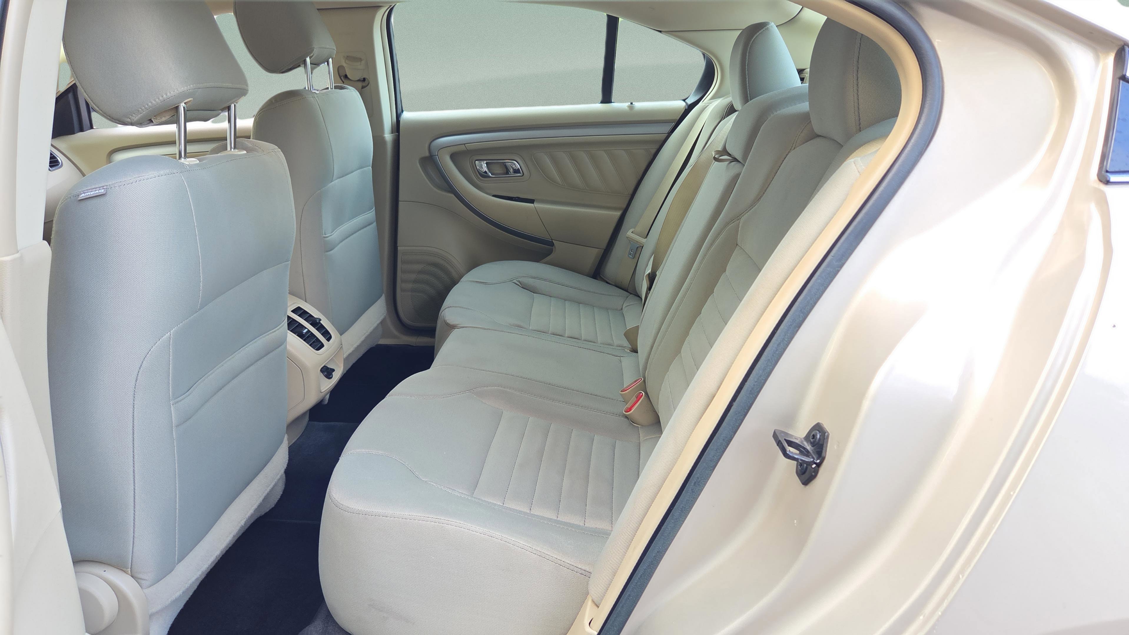 Used 2018 Ford Taurus SE image 10