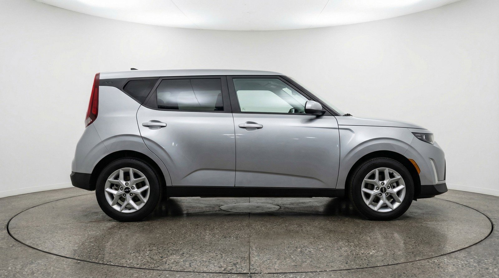 Used 2025 Kia Soul LX w/ LX Technology Package FWD image 11