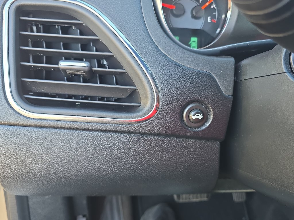 Used 2012 Chrysler 200 S FWD image 25