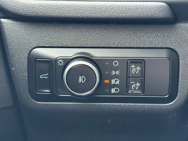 Used 2025 Ford Escape Platinum AWD/4WD image 40