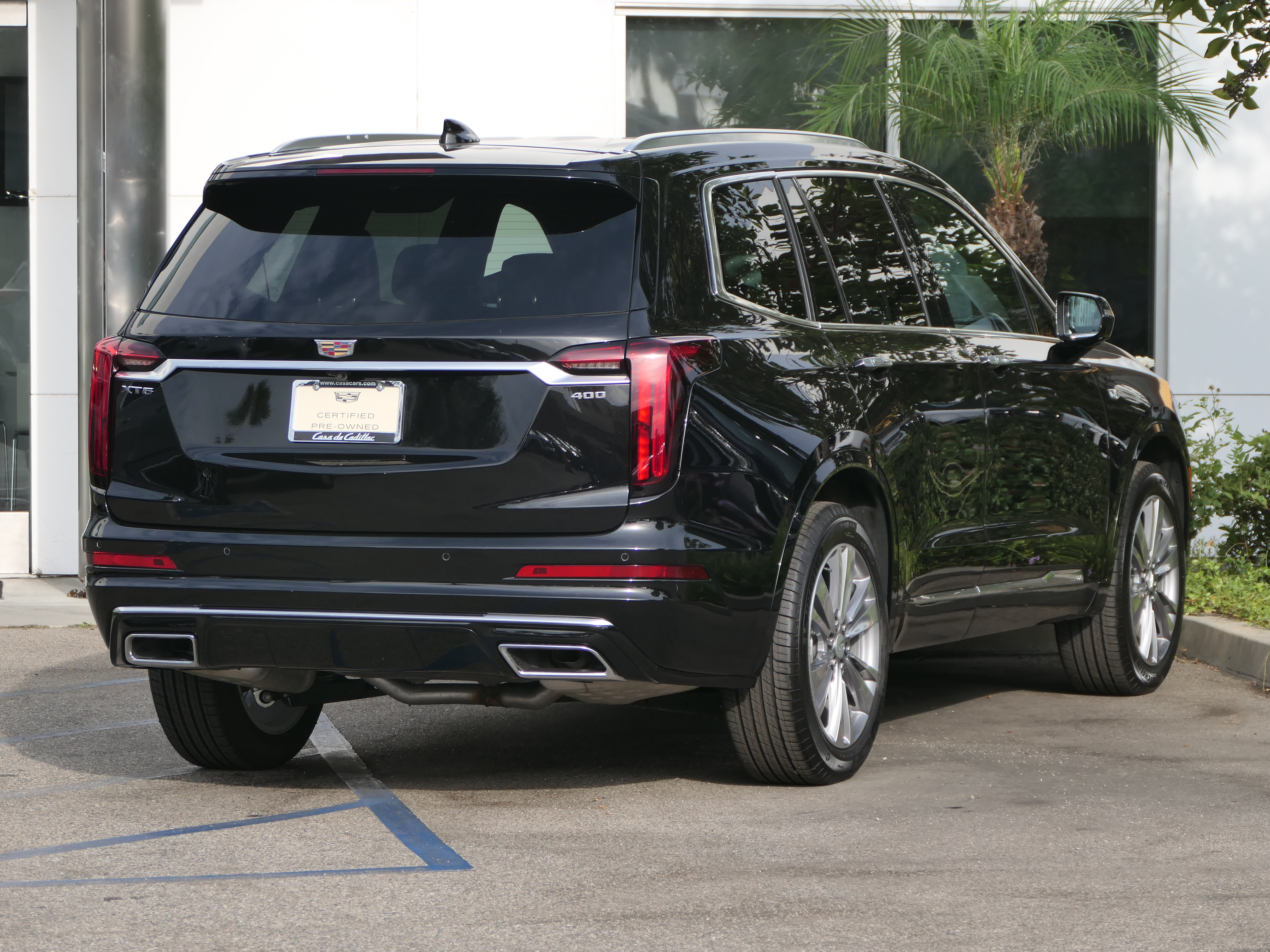 Certified 2025 Cadillac XT6 Premium Luxury FWD image 6