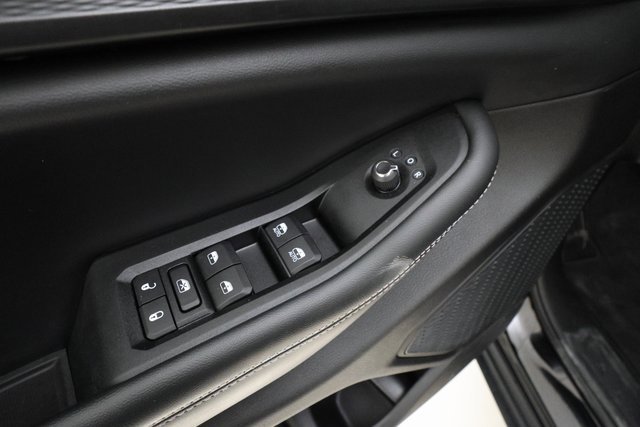 Used 2023 Jeep Grand Cherokee Altitude image 9