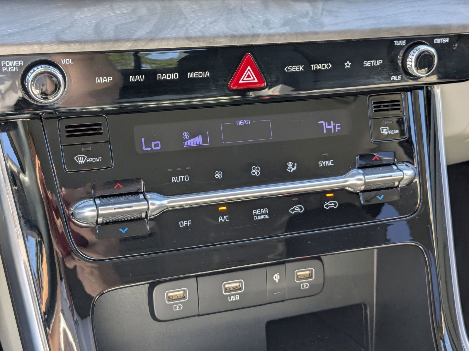 Used 2023 Kia Carnival SX image 27