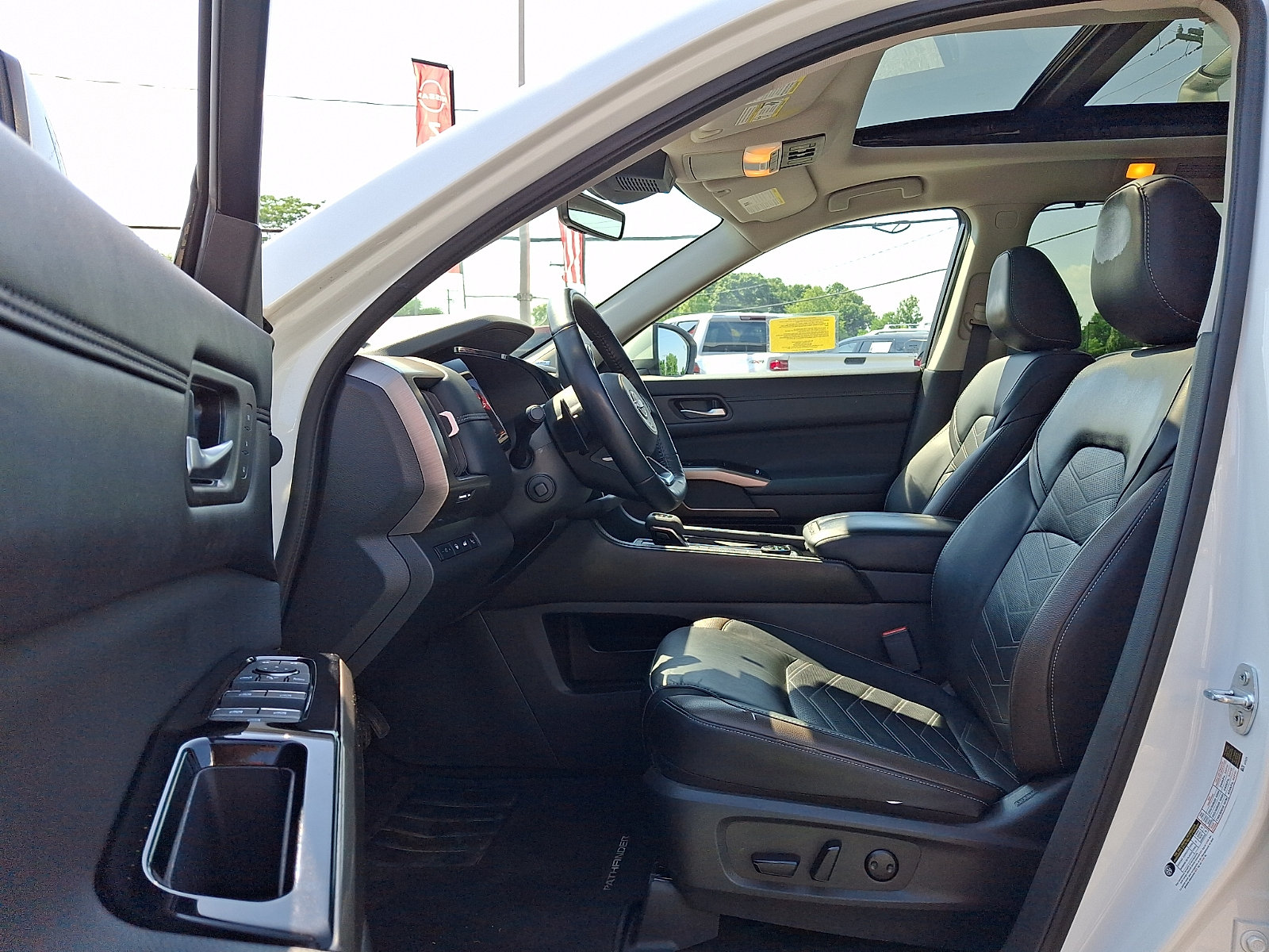 Certified 2024 Nissan Pathfinder Platinum AWD/4WD image 17