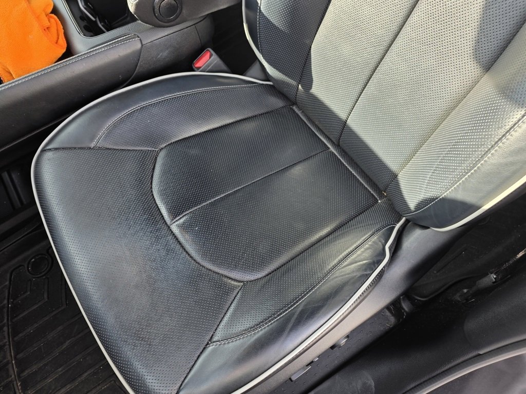 Used 2021 Chrysler Pacifica Limited w/ Uconnect Theater Family Group image 23