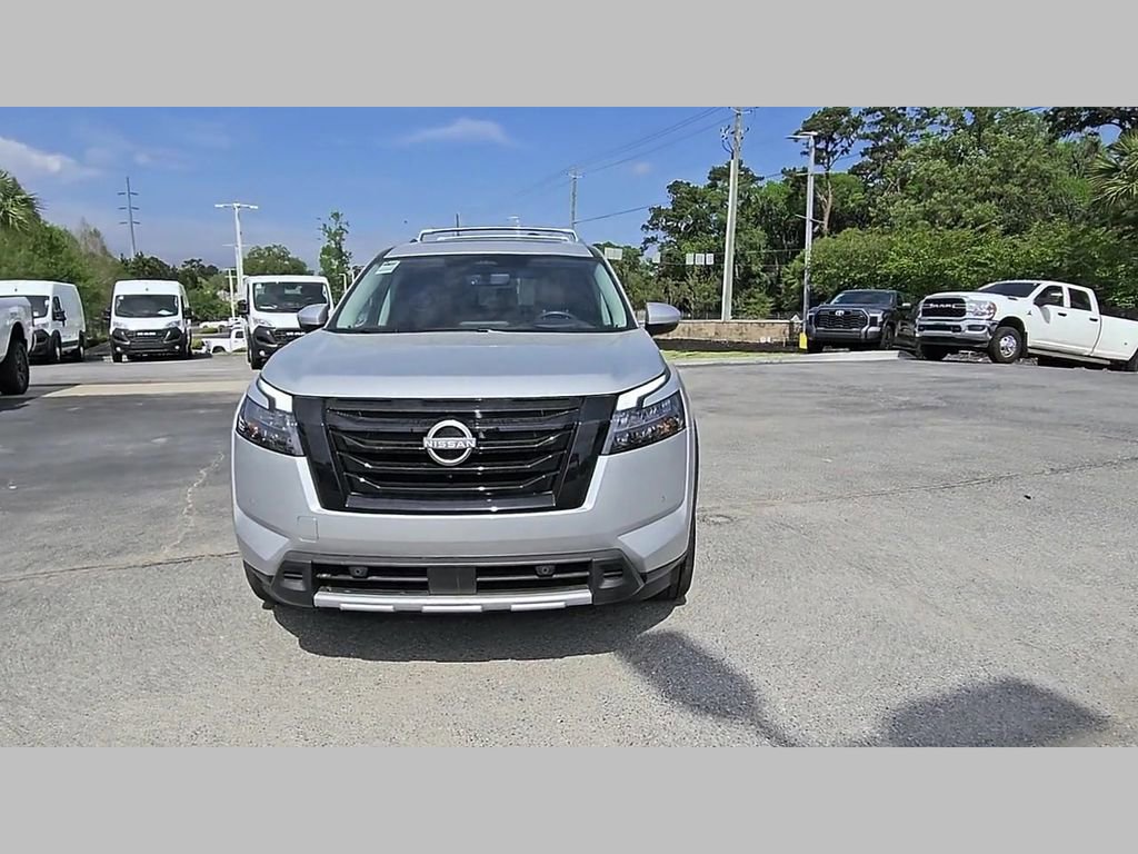 Used 2025 Nissan Pathfinder Platinum w/ Black Appearance Package image 40