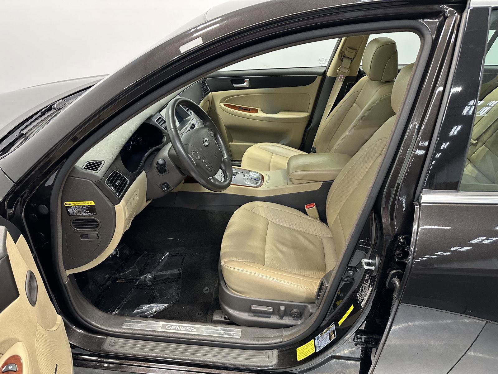 Used 2013 Hyundai Genesis 3.8 w/ Technology Pkg image 14