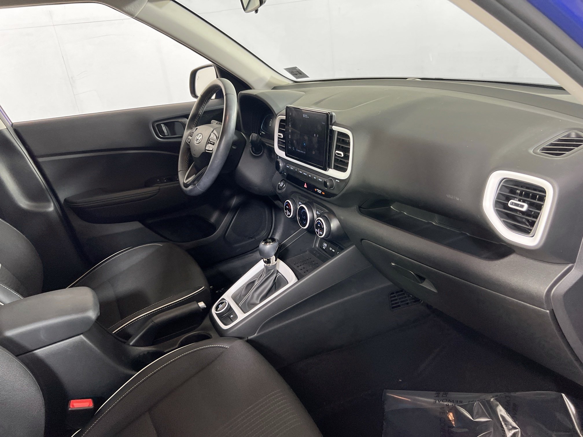 Used 2023 Hyundai Venue Limited w/ Cargo Package FWD image 28
