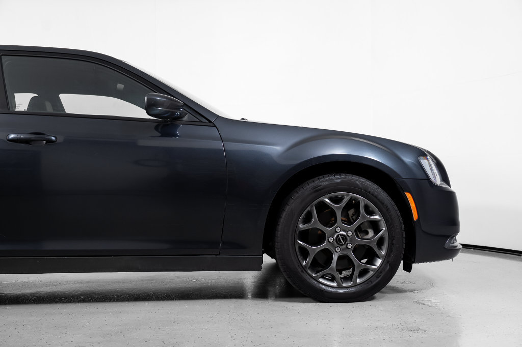 Used 2015 Chrysler 300 S AWD/4WD image 4