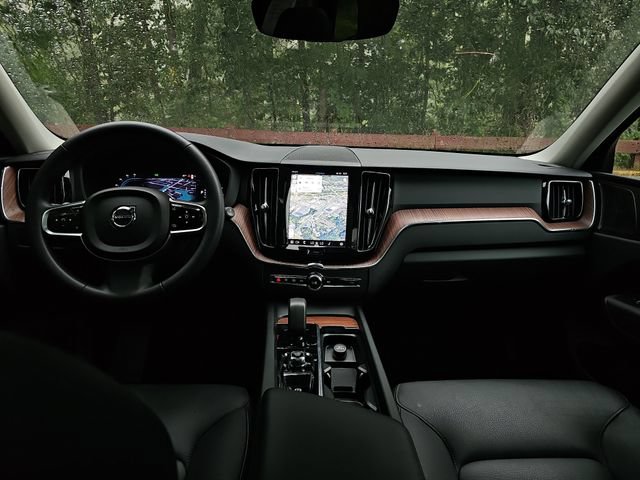Used 2023 Volvo XC60 B5 Plus w/ Climate Package AWD/4WD image 19
