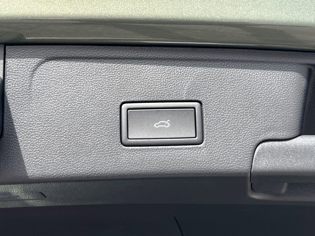 New 2026 Volkswagen Atlas Cross Sport SE image 16