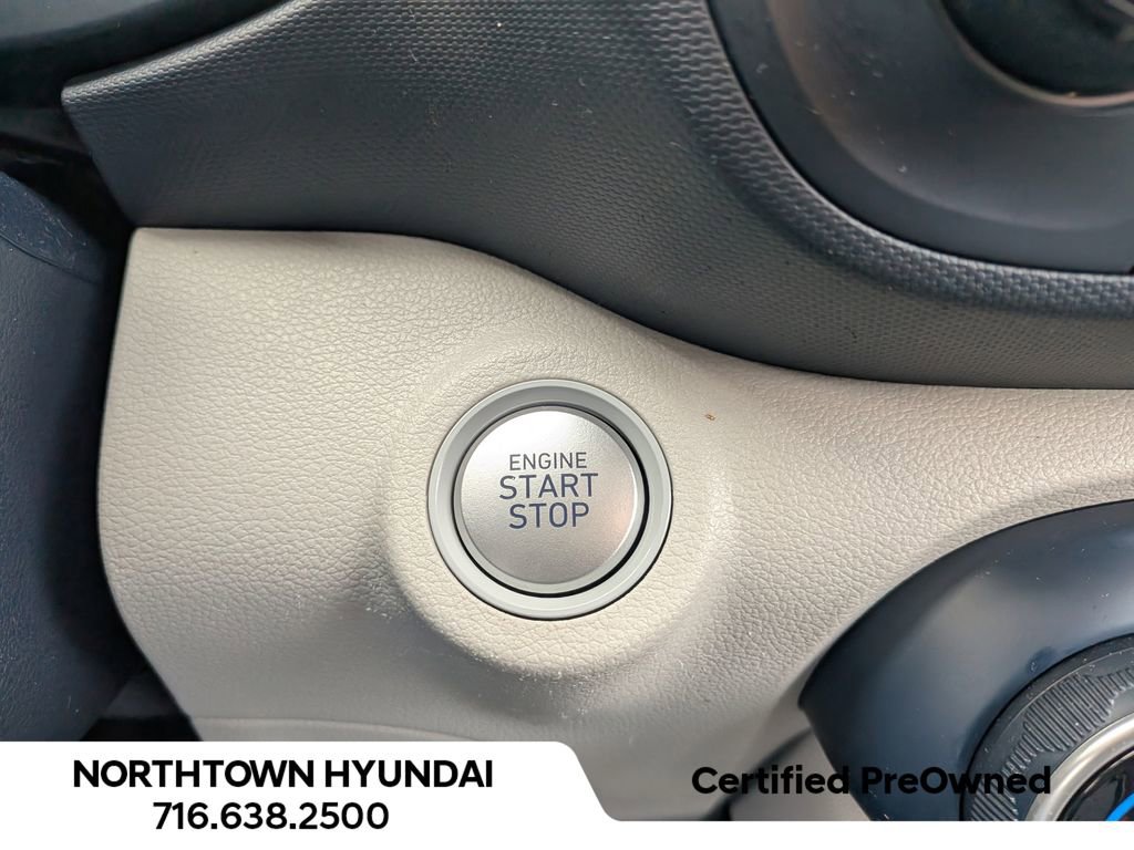 Used 2023 Hyundai Venue Limited image 20