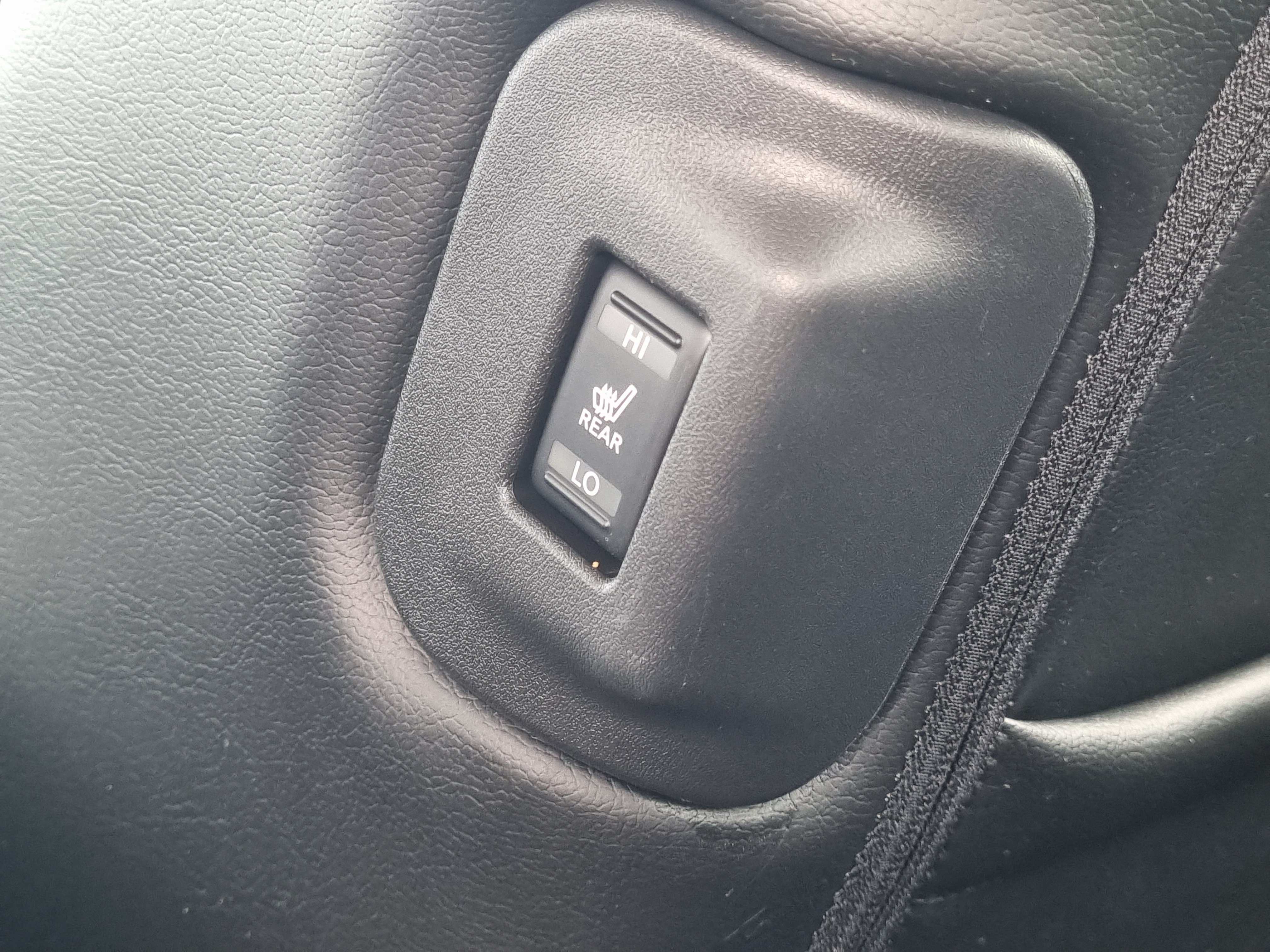 Used 2015 Nissan Leaf SL FWD image 16