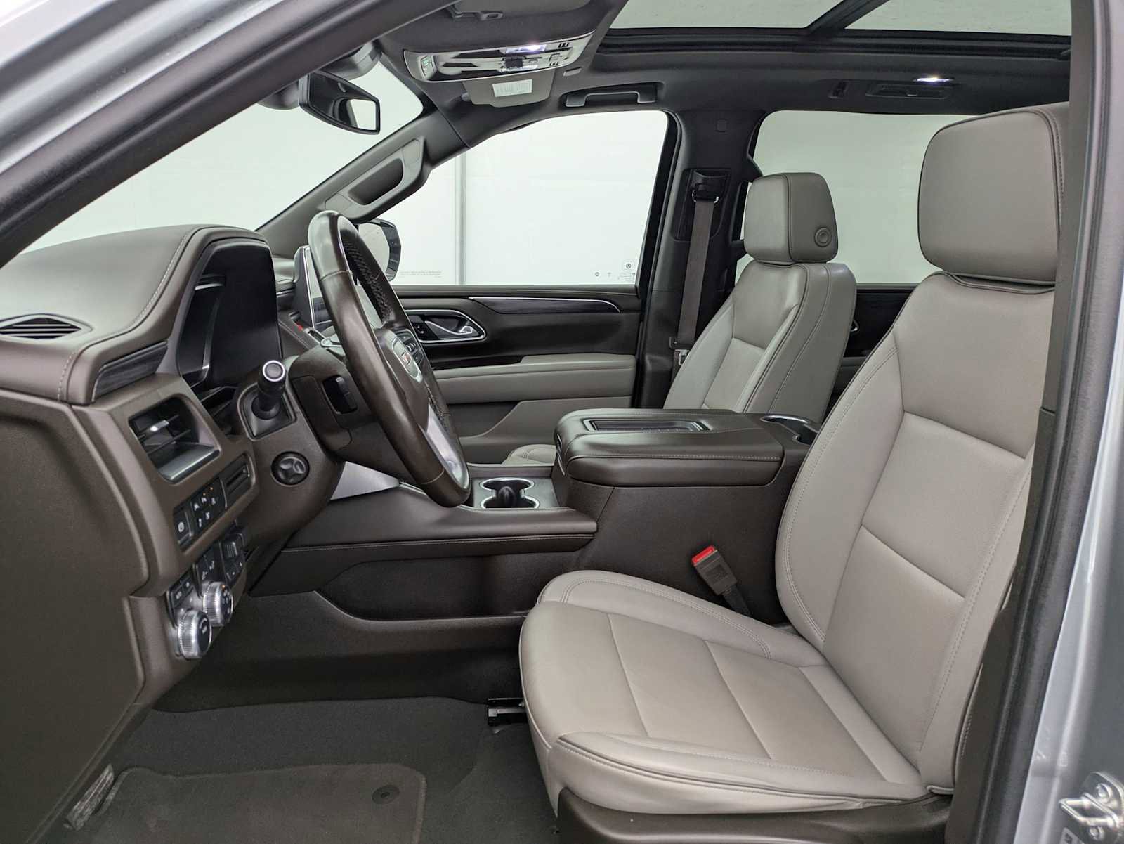 Used 2024 GMC Yukon XL SLT w/ SLT Luxury Package AWD/4WD image 19