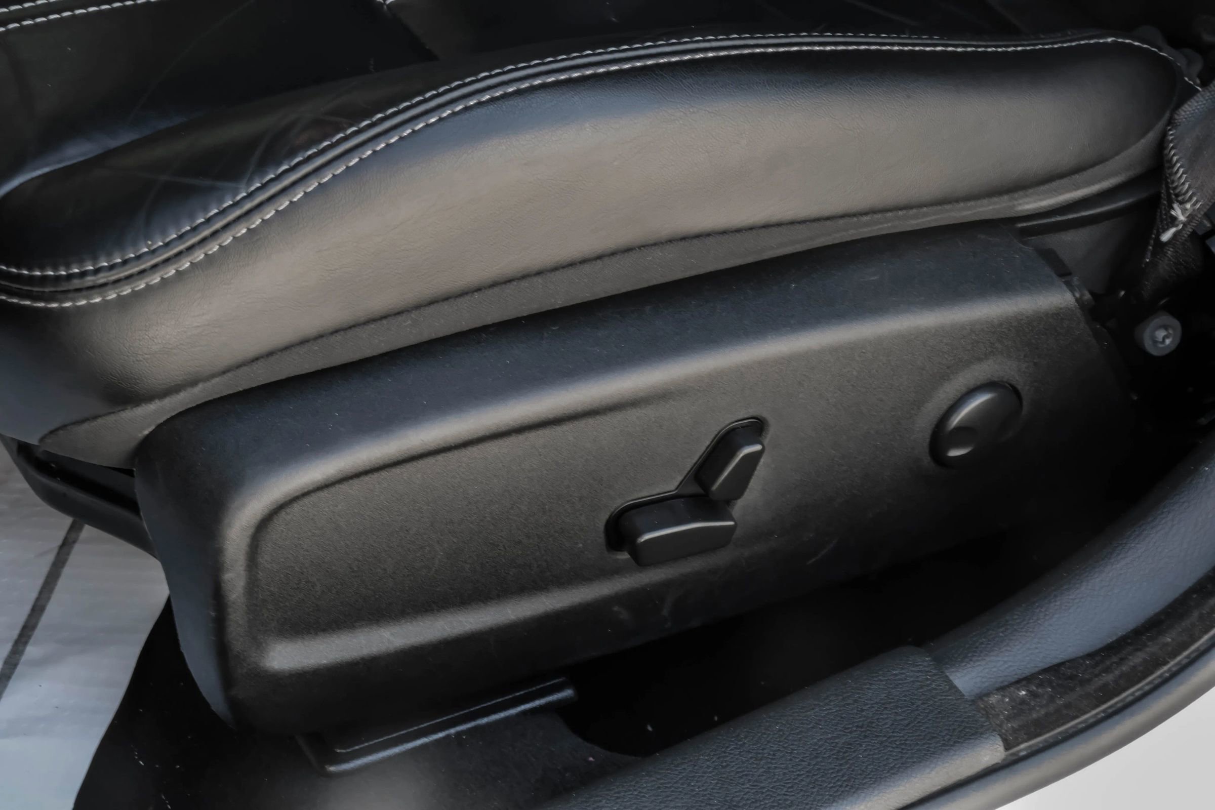 Used 2022 Chrysler 300 S image 36