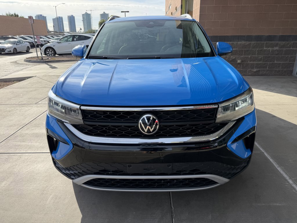 Used 2022 Volkswagen Taos SE w/ Panoramic Sunroof Package AWD/4WD image 10