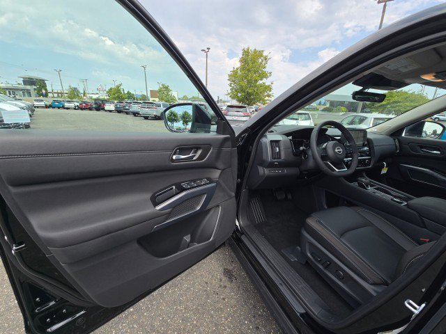 New 2025 Nissan Pathfinder SL w/ SL Premium Package image 22