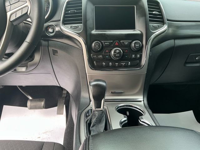 Used 2019 Jeep Grand Cherokee Laredo AWD/4WD image 12