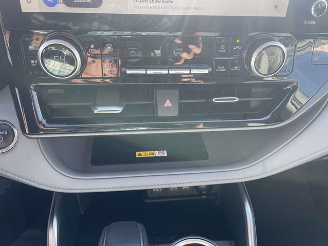 Used 2023 Toyota Highlander Limited image 28