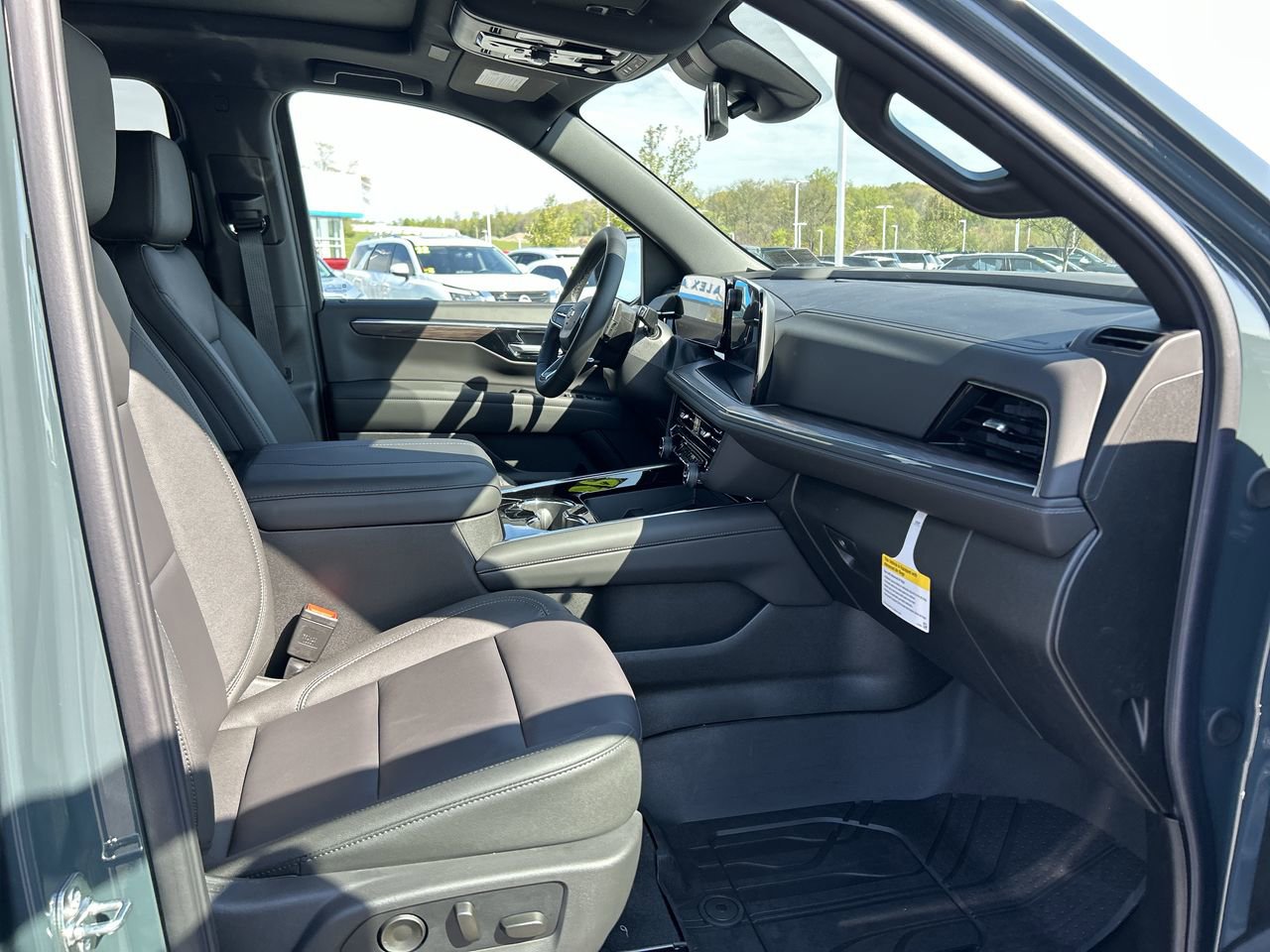 New 2026 Chevrolet Suburban Z71 w/ Comfort Package AWD/4WD image 13