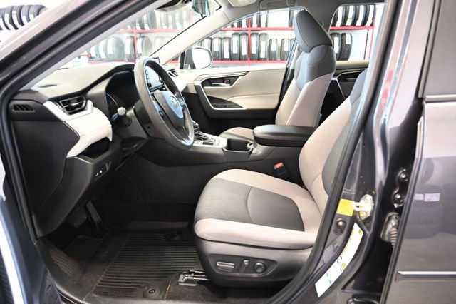 Used 2022 Toyota RAV4 XLE image 10