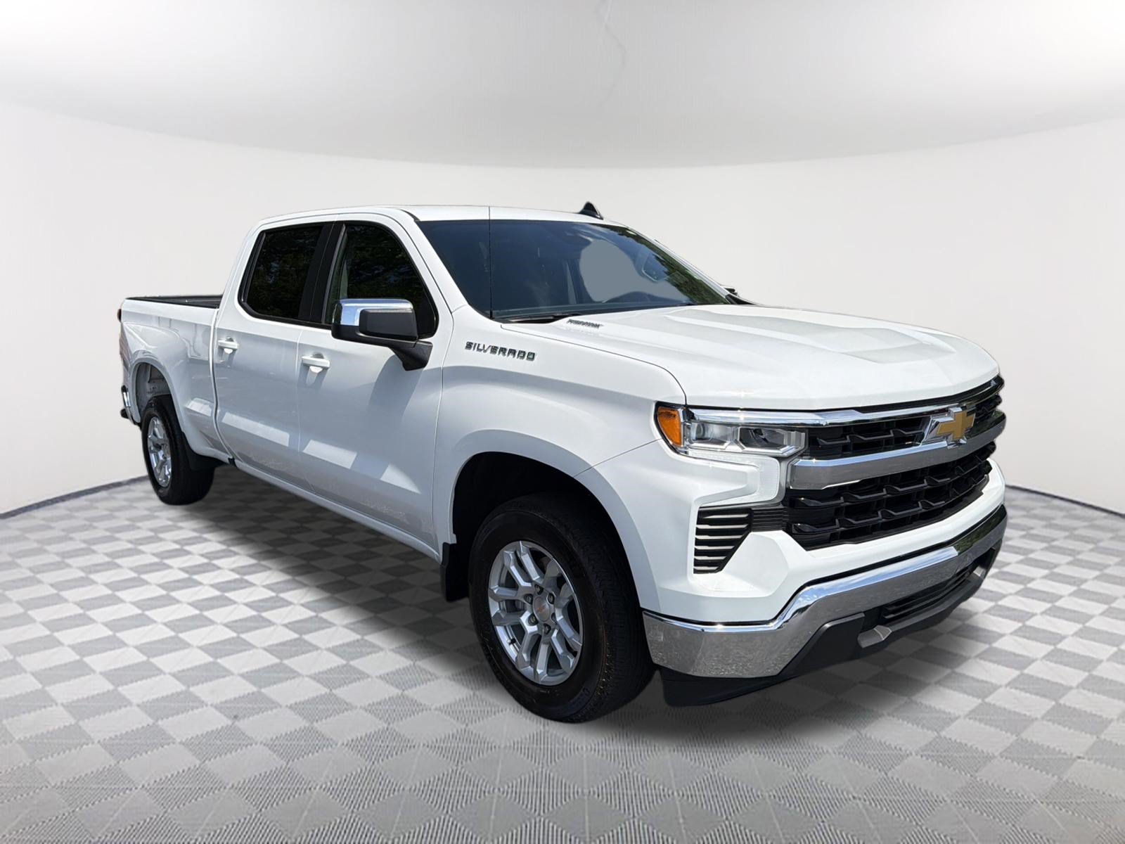 Used 2025 Chevrolet Silverado 1500 LT RWD image 3